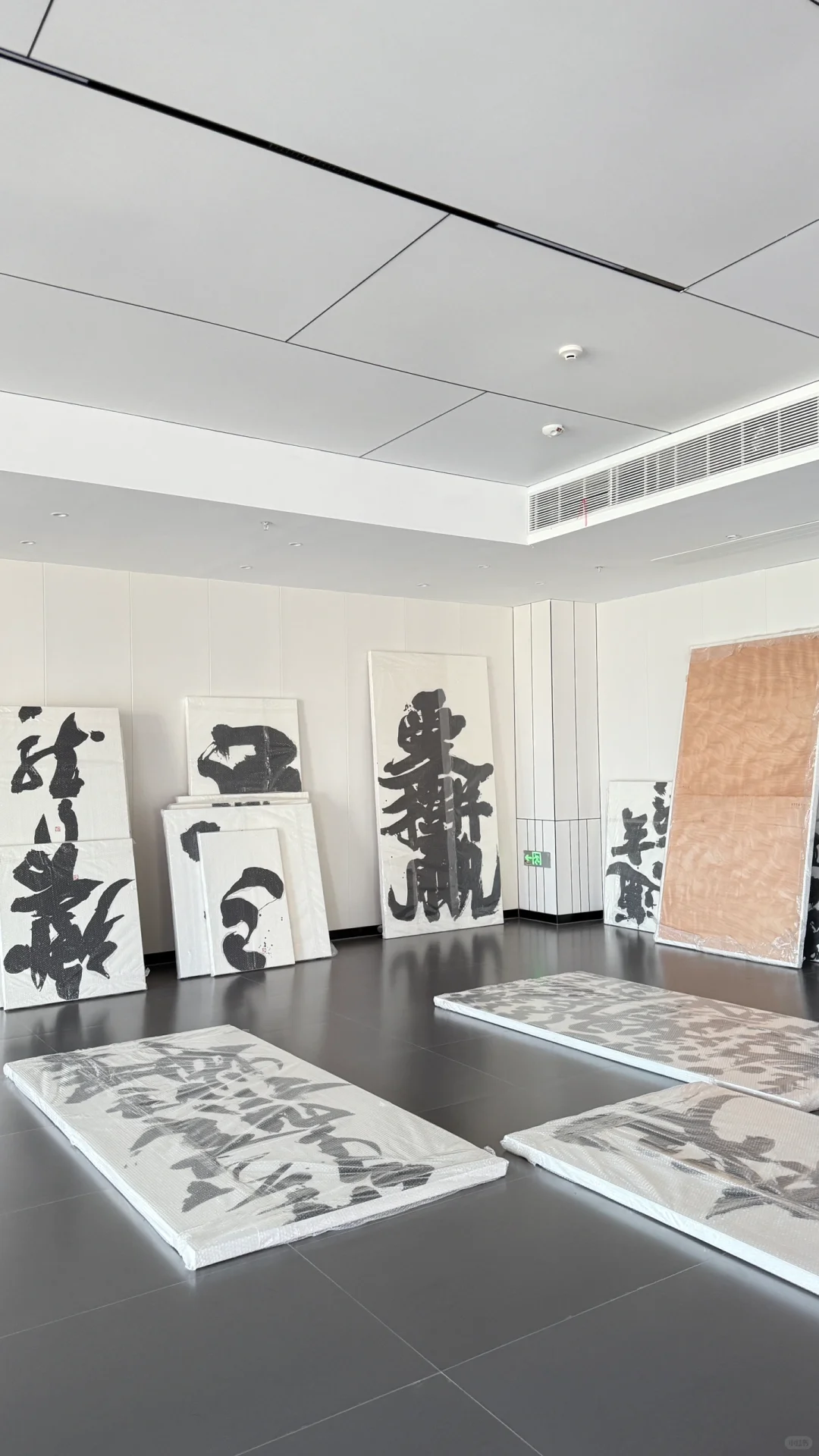 展览人晒成小黑人