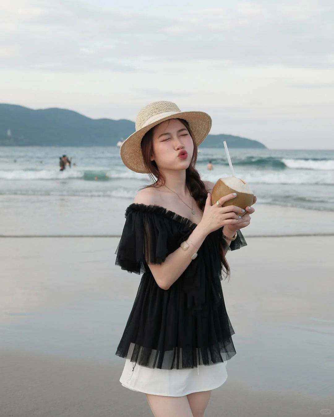 海边氛围感拉满！这套穿搭我锁死