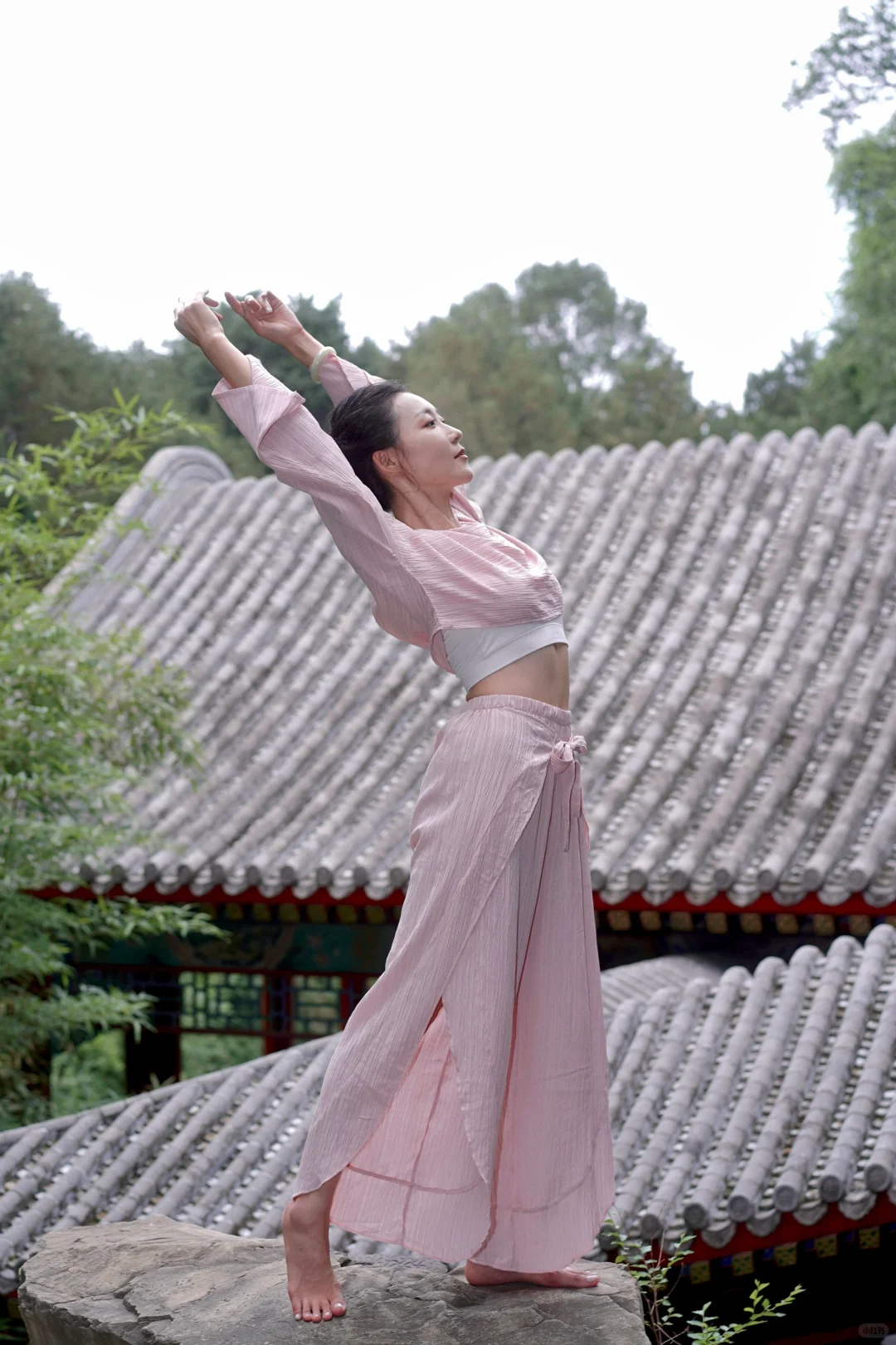 我愿意称她是今年最美的瑜伽服?