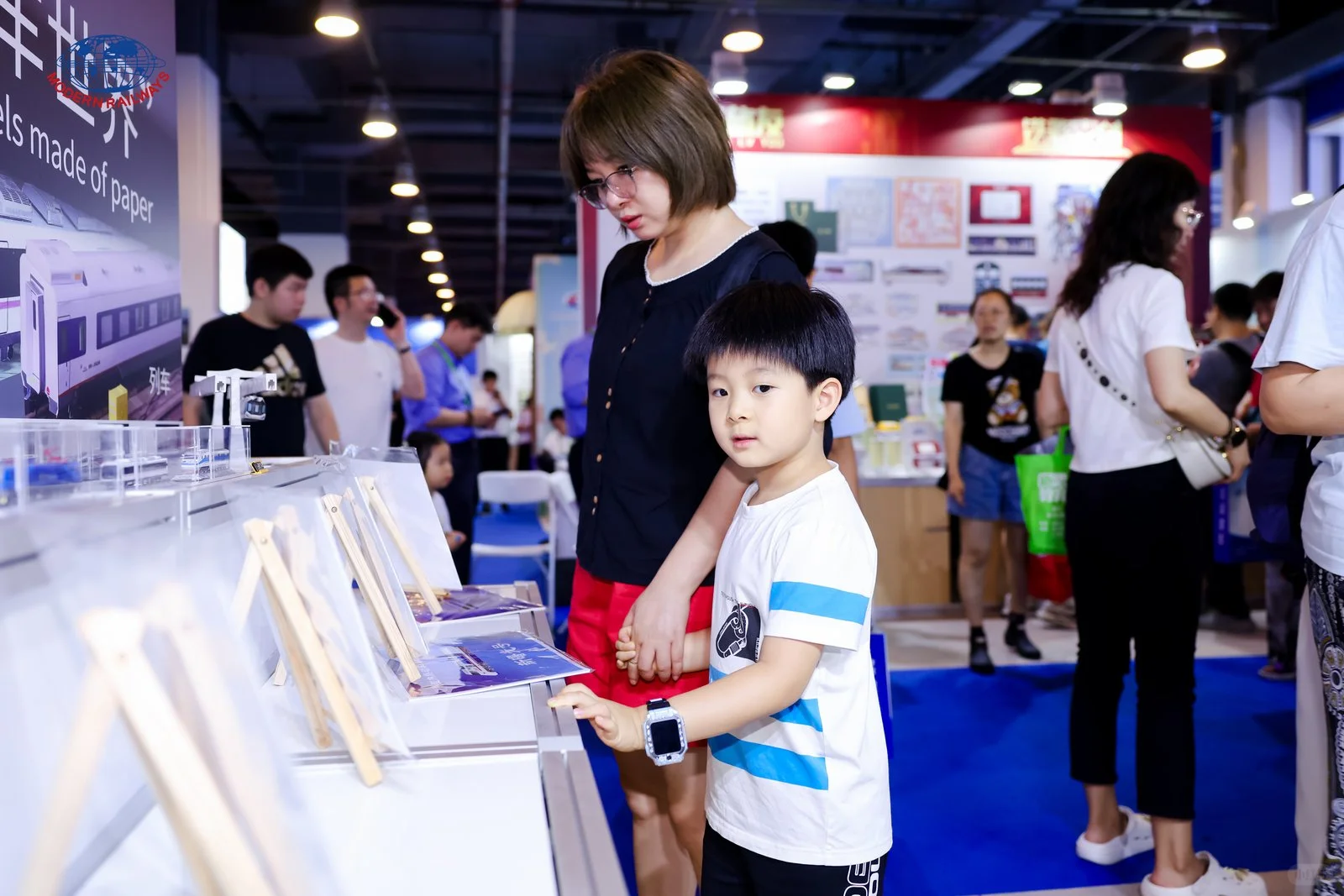 起猛了，还感觉在北京铁路展里