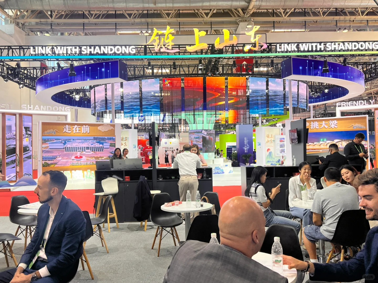 这个链博会到底有啥好看……偶遇董倩！