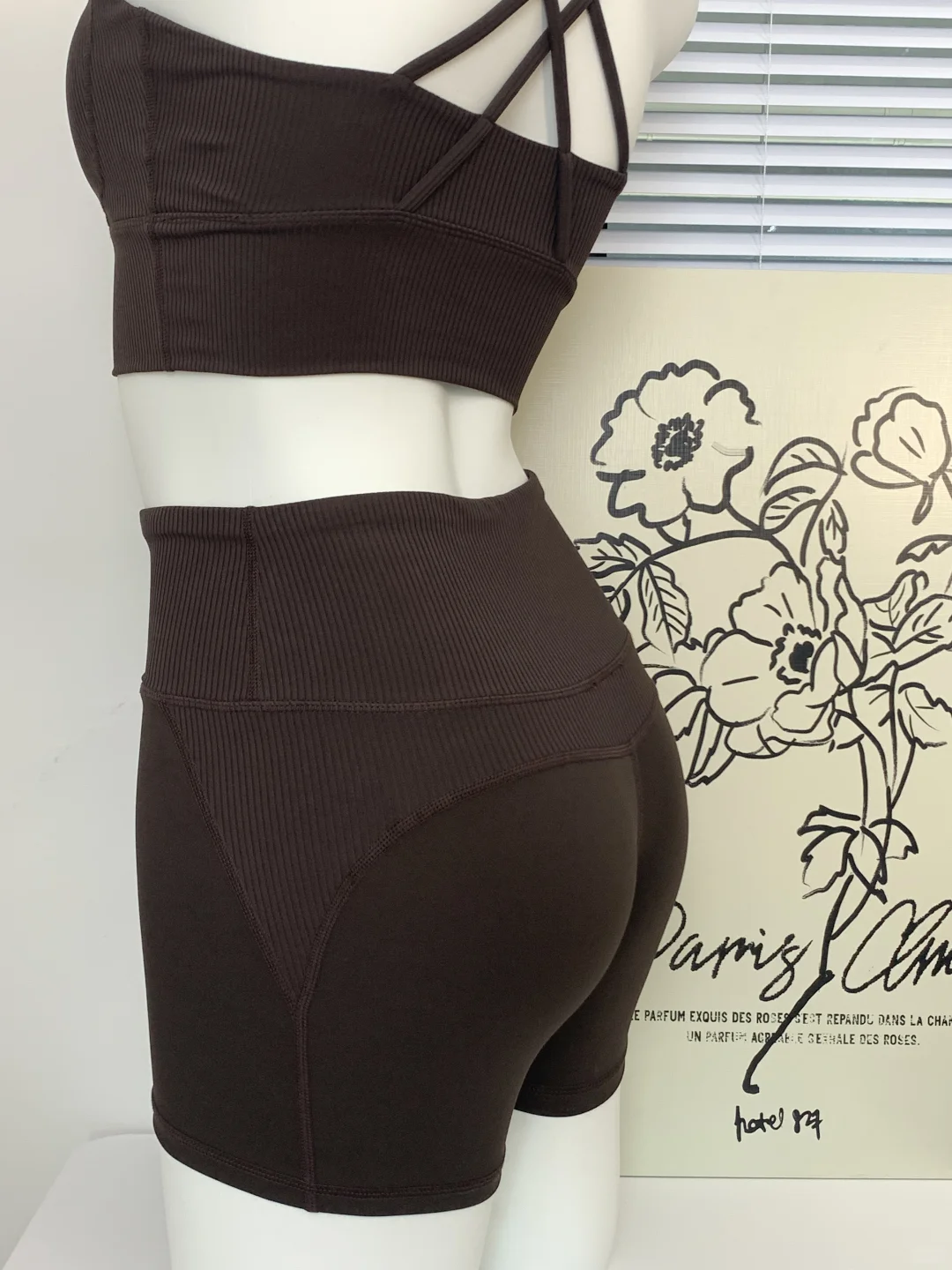 巧克力瑜伽套装? 贵气感拉满 才20+?