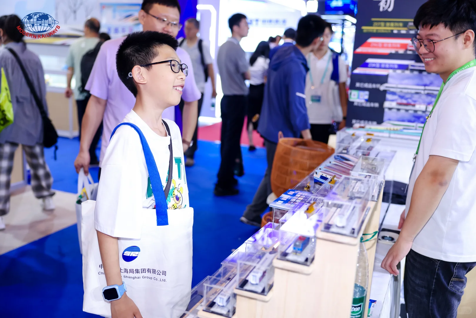 起猛了，还感觉在北京铁路展里