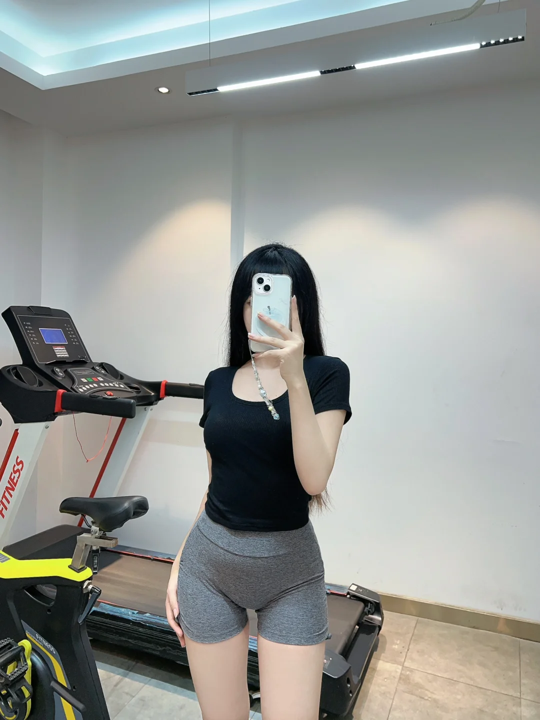 在健身房终于不用再提裤子拉衣服了?