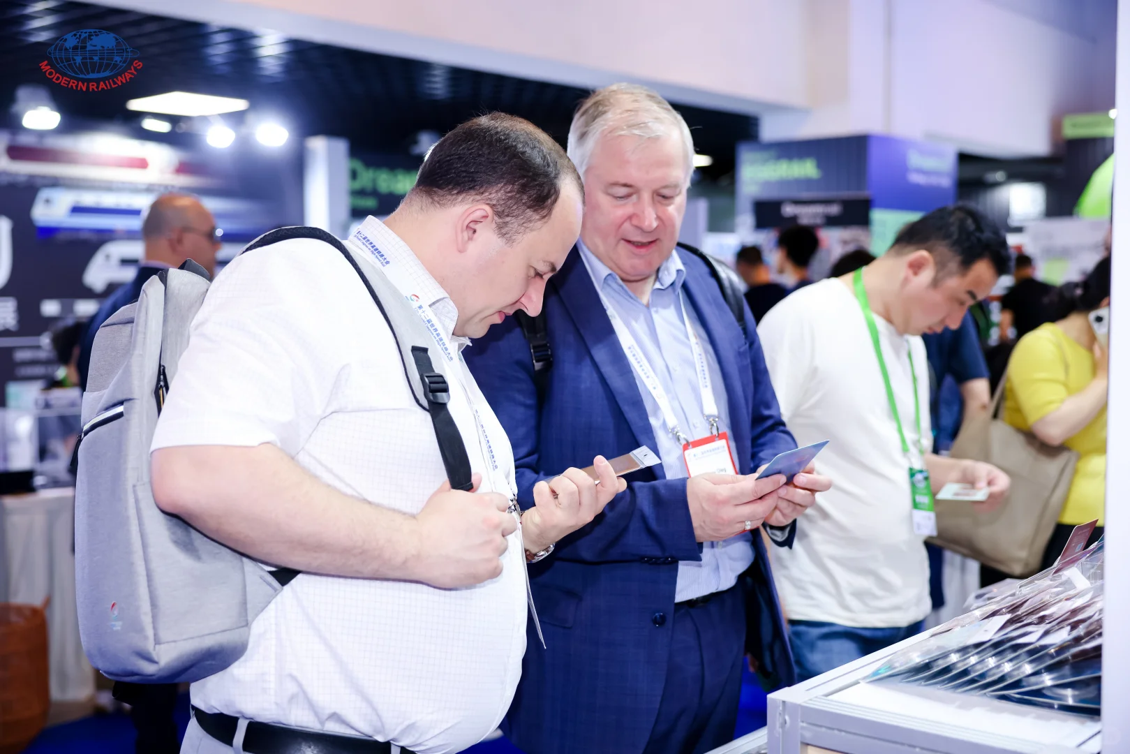 起猛了，还感觉在北京铁路展里