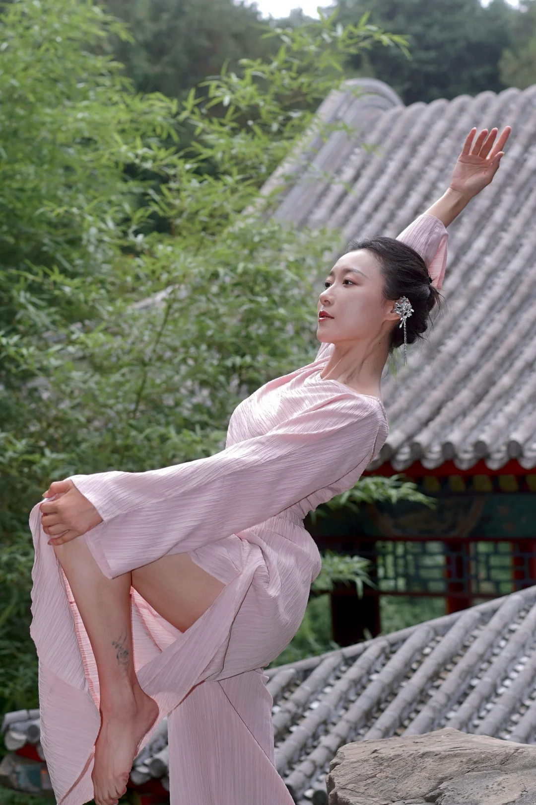 我愿意称她是今年最美的瑜伽服?