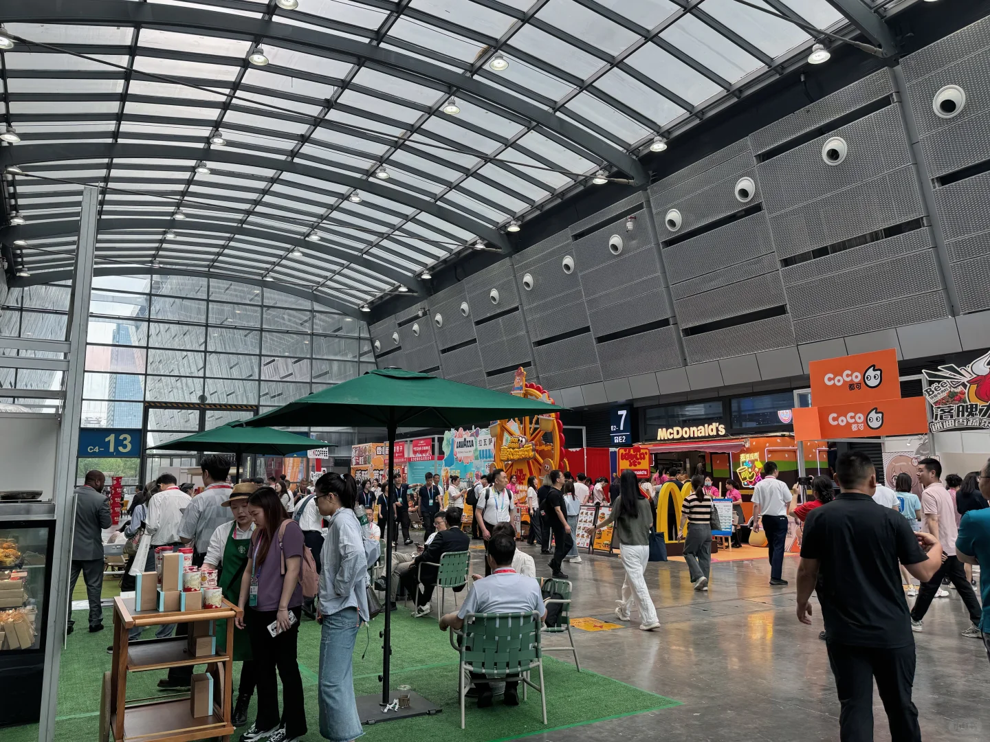 晓同学商业街入驻中非经贸博览会