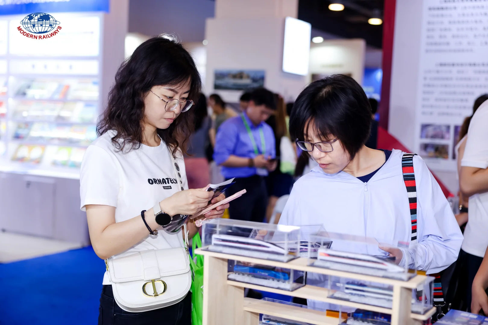 起猛了，还感觉在北京铁路展里