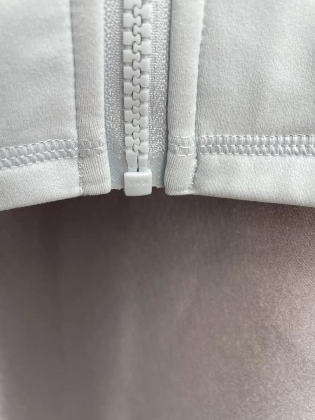 define透明蓝带手几天了 不敢穿出去怕认出