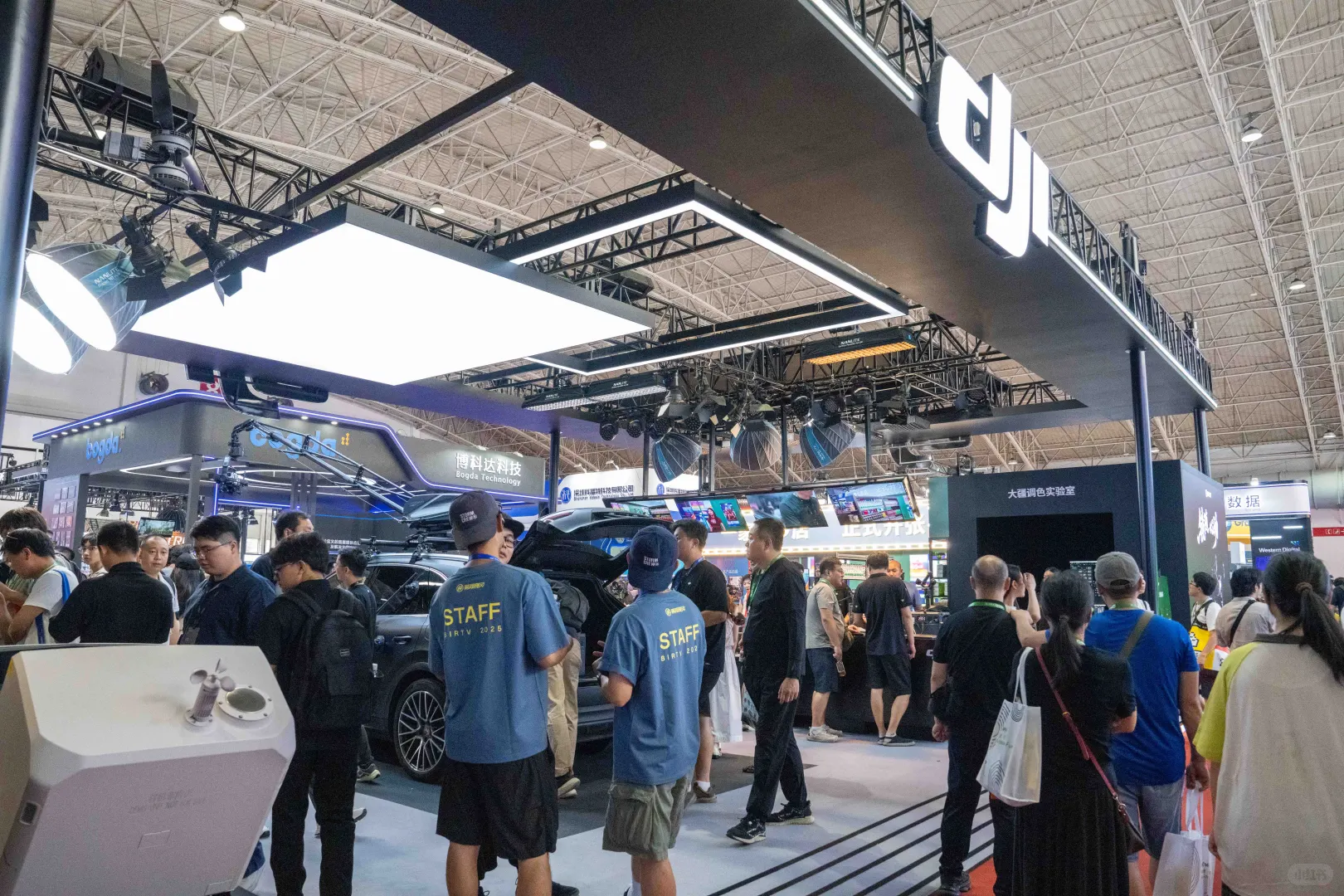 影视飓风第一次亮相BIRTV展会就火爆了