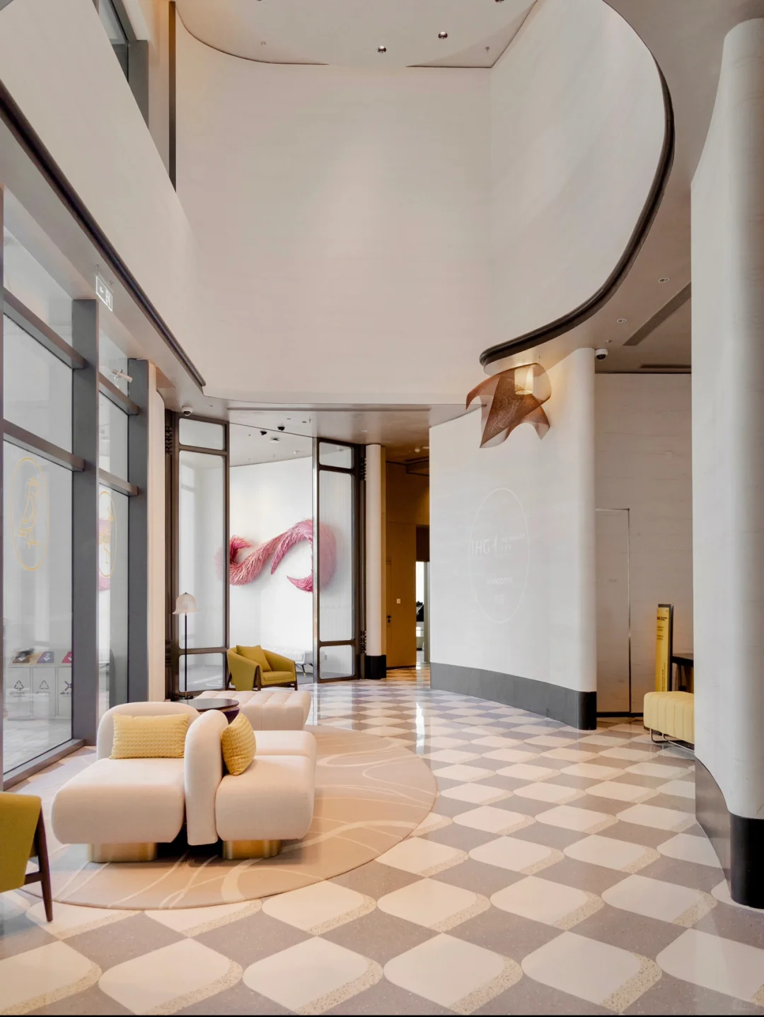 虹桥看展住哪儿？voco 步行即达！7月热门展会