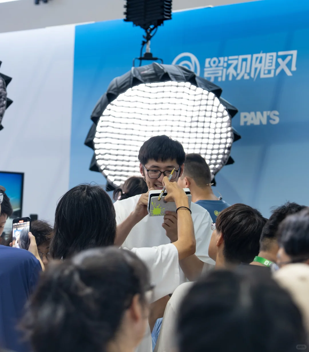 影视飓风第一次亮相BIRTV展会就火爆了