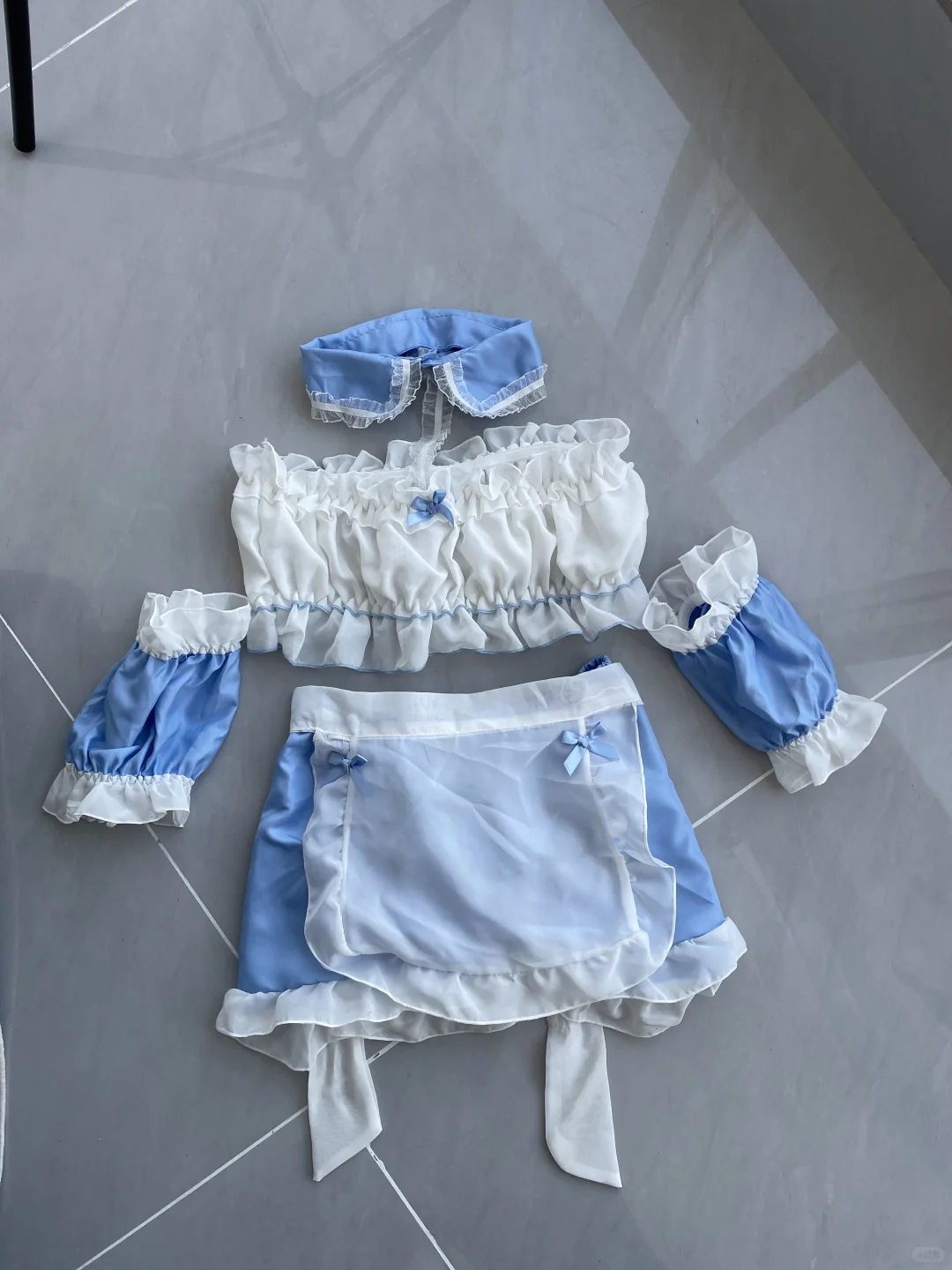 左滑！看我上身小女仆