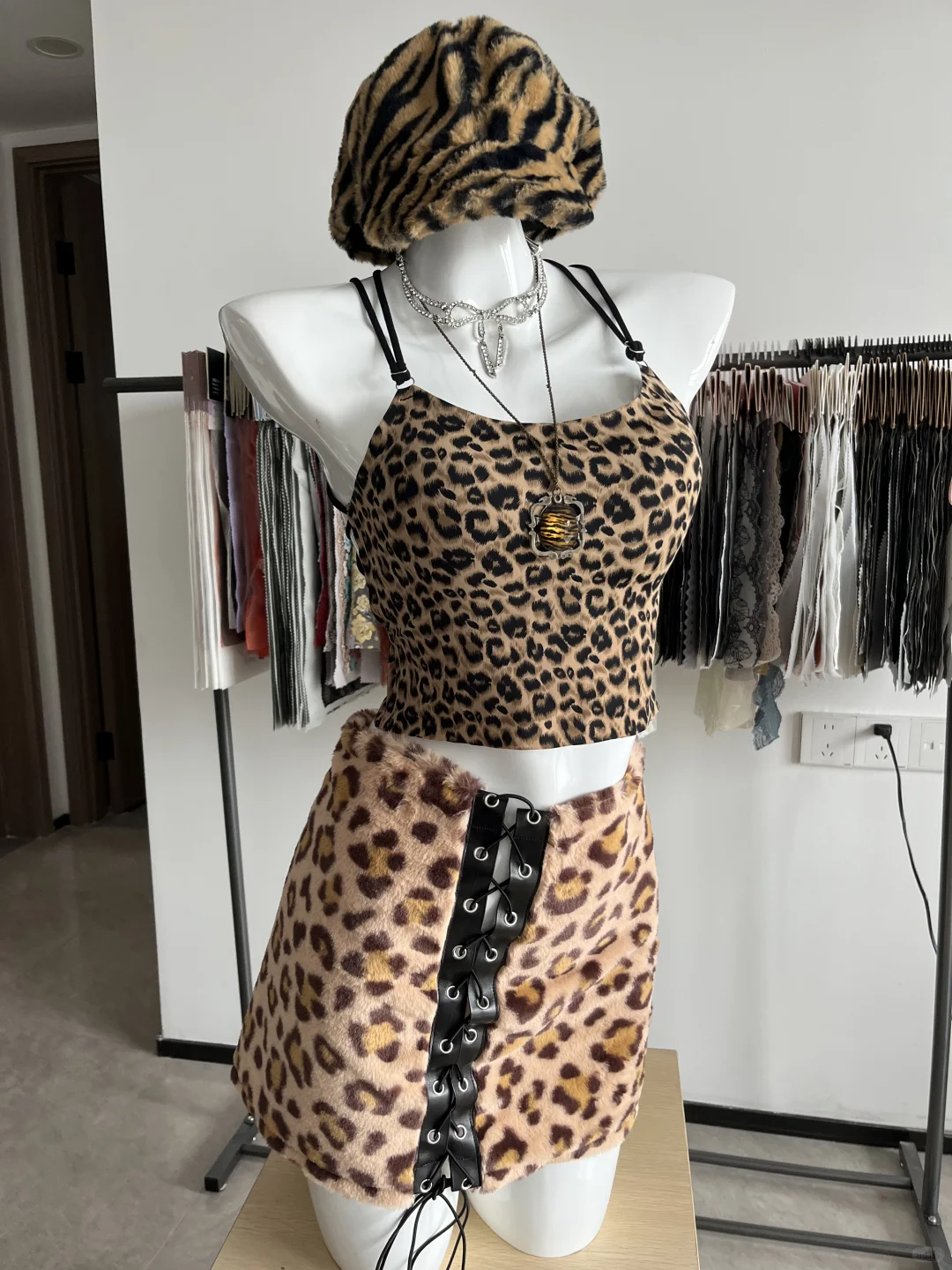 同行还在抄我们的内衣，我们已经出豹纹蜘蛛