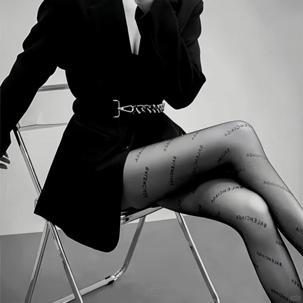 黑白风御姐圈头像