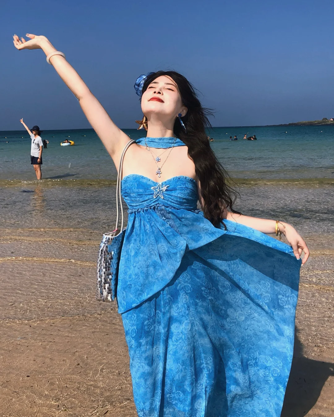 海边这样拍背影氛围感拉满了！！?人鱼海蓝美