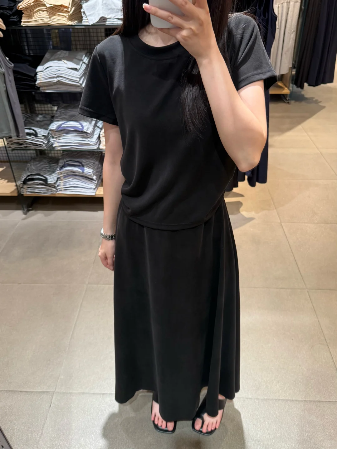 两件套的套装裙 黑色不闷热 实现穿衣自由～