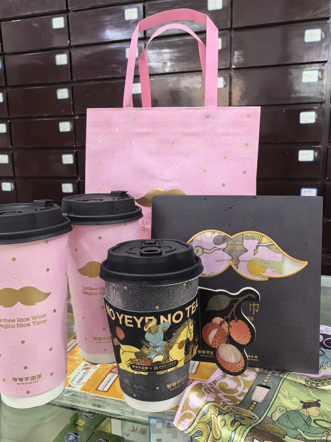 浙江上新！是爷爷家的非遗联名丝巾呀！