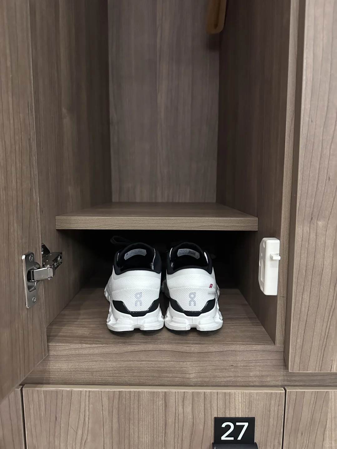 一身白 显黑也认了！