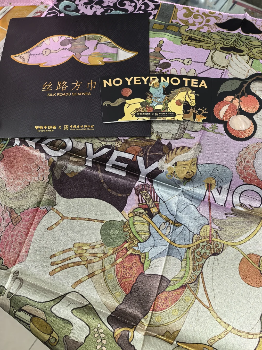 浙江上新！是爷爷家的非遗联名丝巾呀！