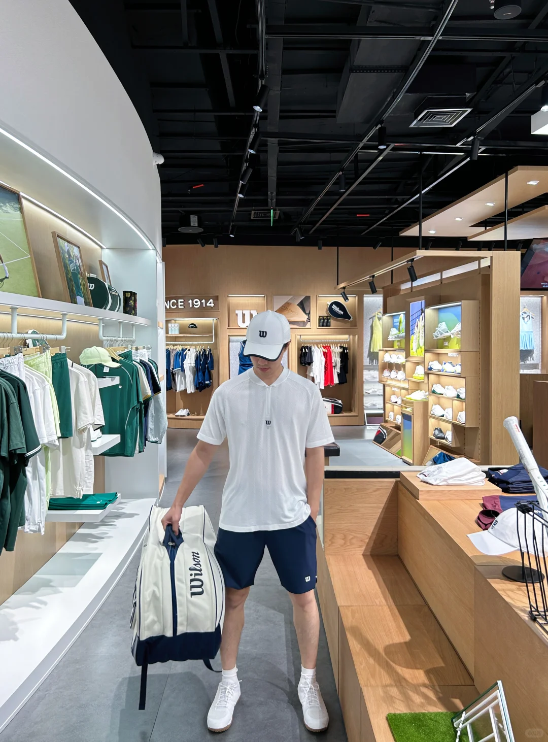 Wilson蓝白战袍上身！清爽显白又百搭