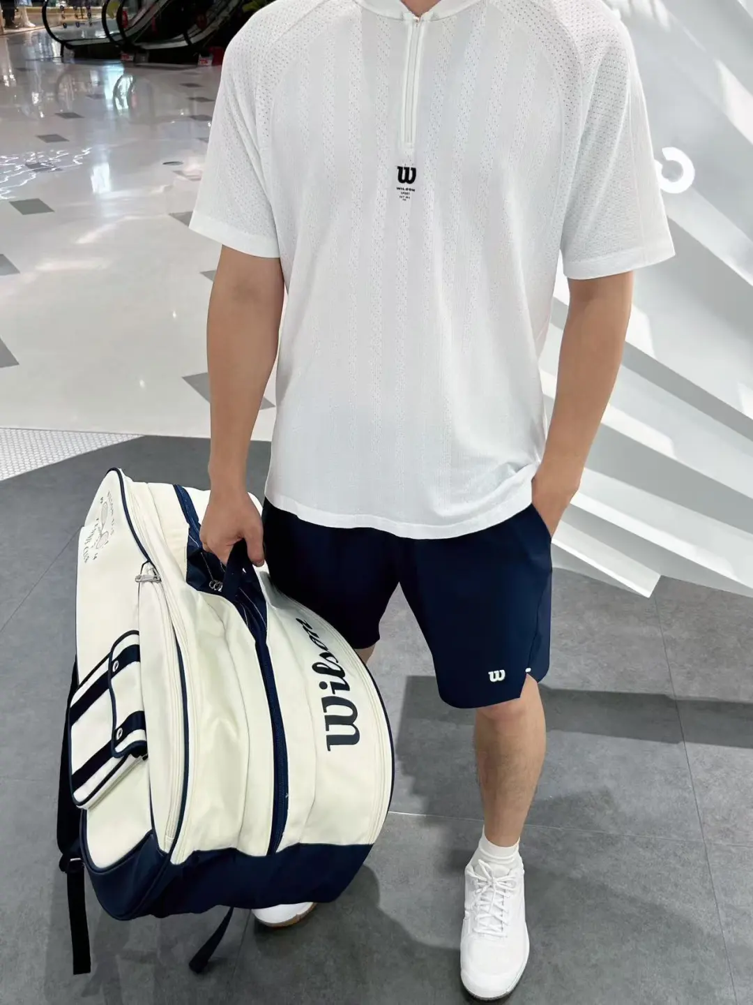 Wilson蓝白战袍上身！清爽显白又百搭