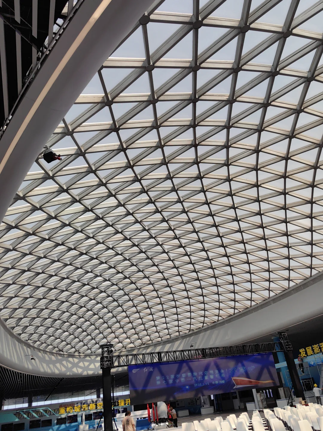 主持人日常Ｉ明天长春汽博会见啦?