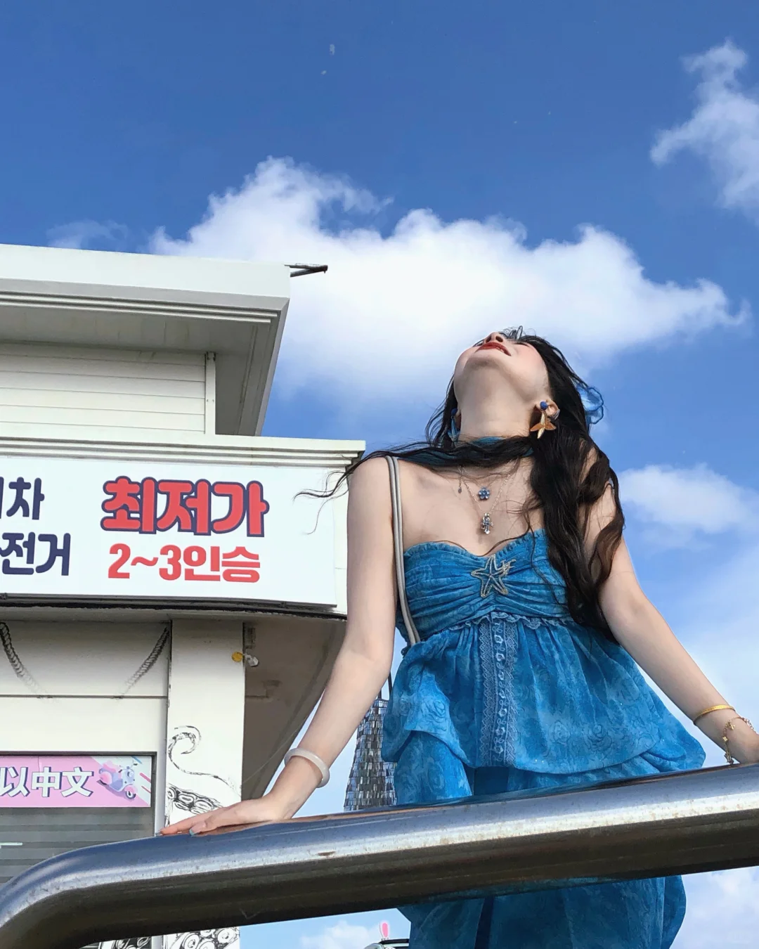 海边这样拍背影氛围感拉满了！！?人鱼海蓝美