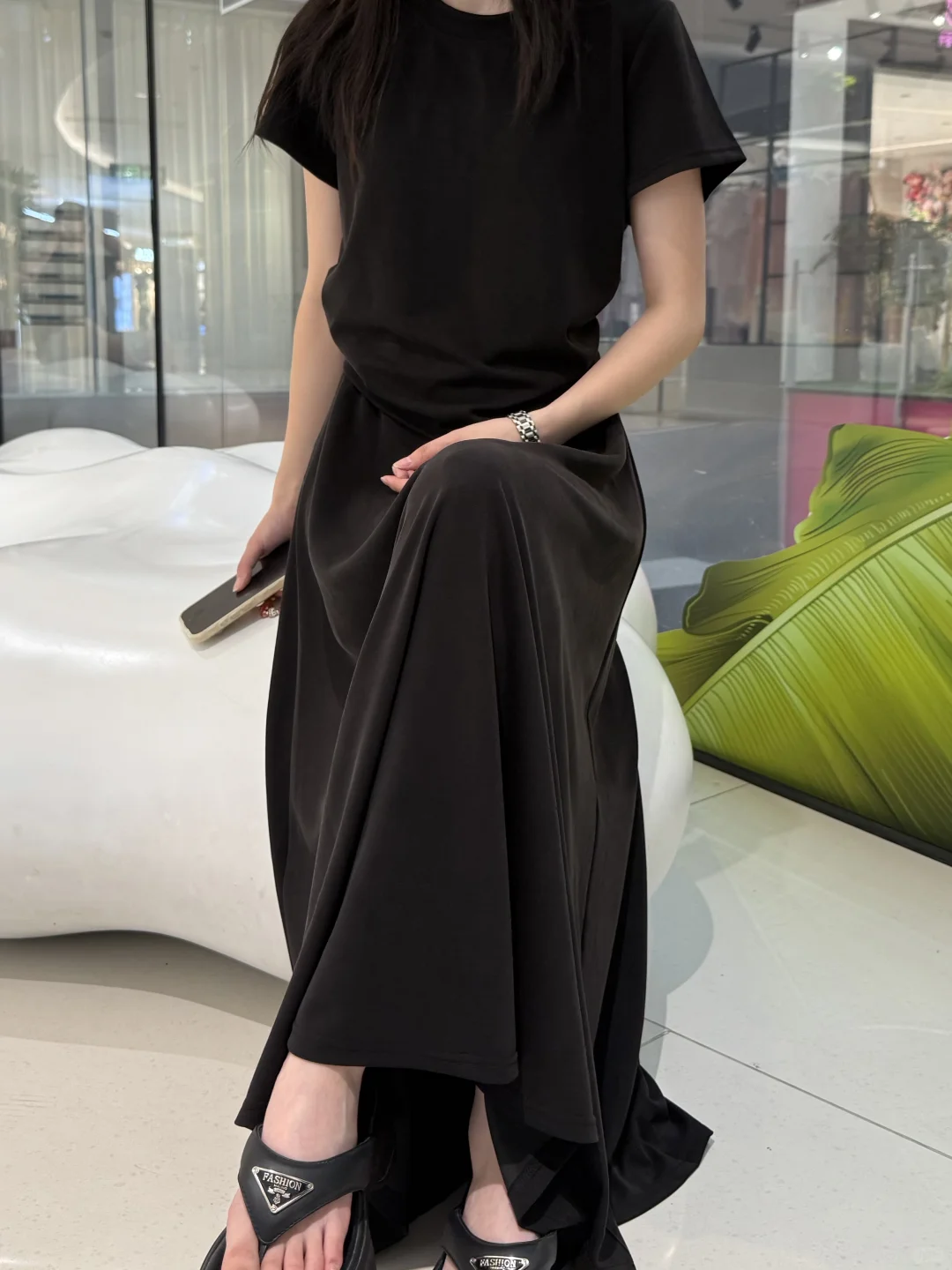 两件套的套装裙 黑色不闷热 实现穿衣自由～