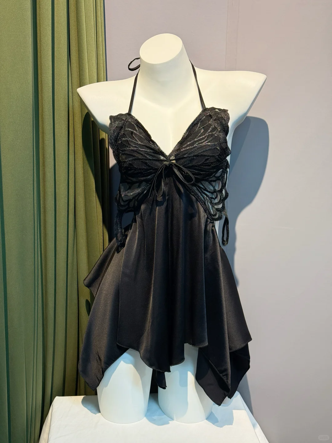 ?夜晚神秘感?黑色蝴蝶睡裙美爆了！