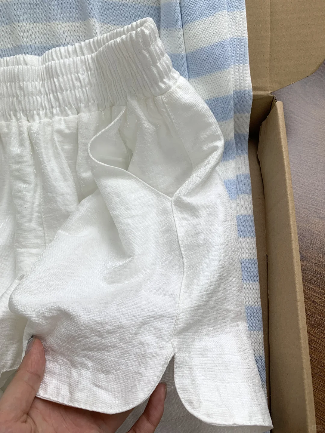 海边度假旅游穿搭?️蓝罩衫➕白短裤好出片！！