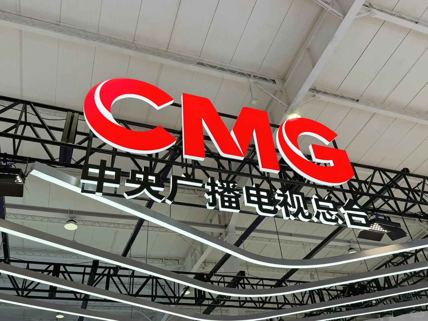 在BIRTV展会上和Tim合影啦