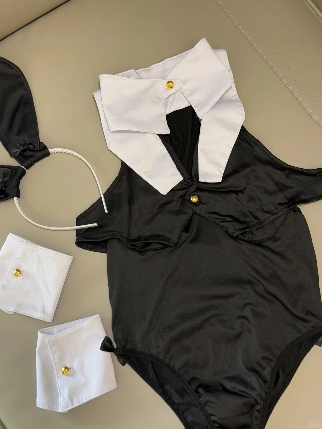 左滑帮我穿上！今天cos兔女郎