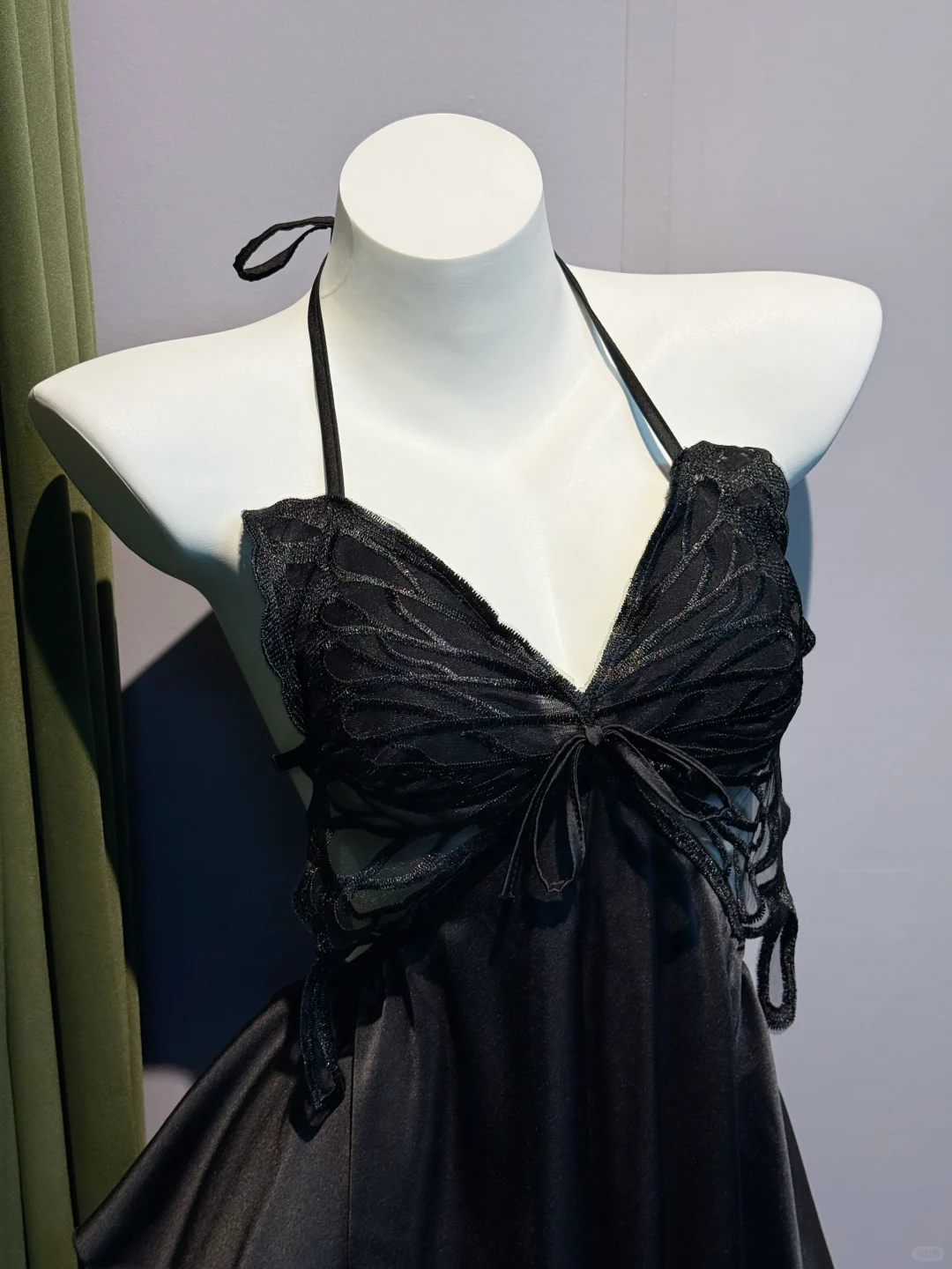 ?夜晚神秘感?黑色蝴蝶睡裙美爆了！