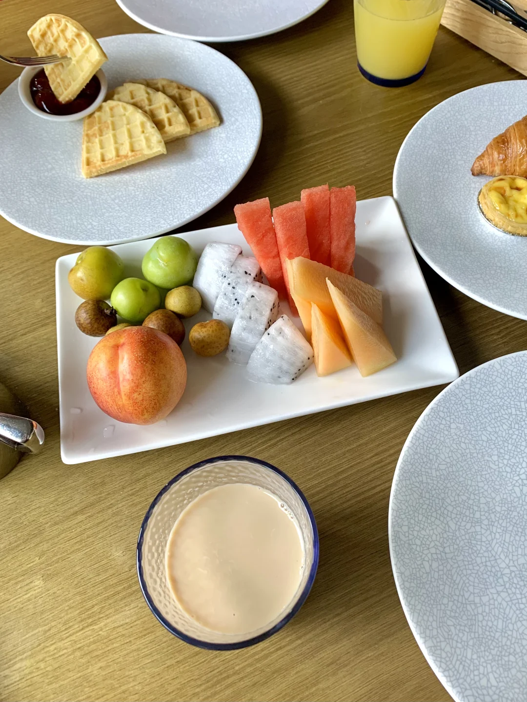 一身白 显黑也认了！