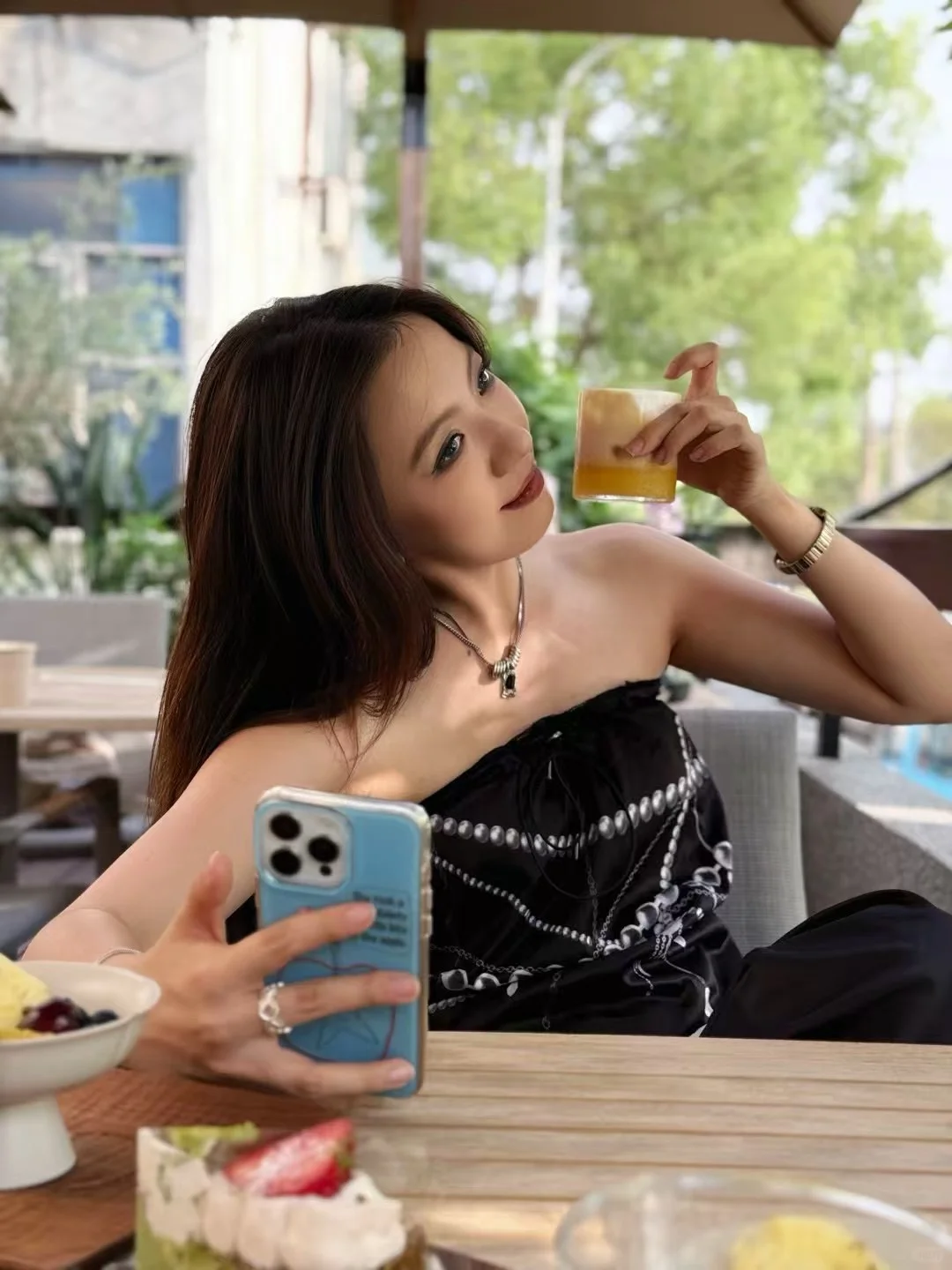 祝所有女性穿衣自由、胸围自由