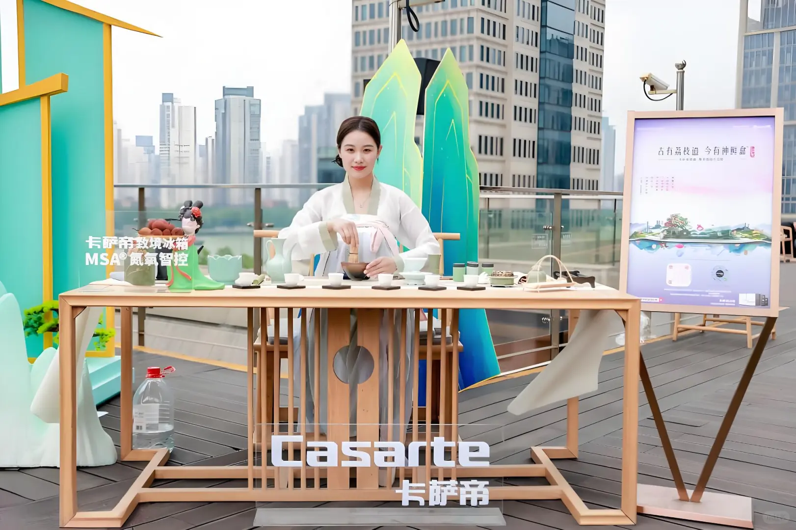 市集展棚陈列，在摊位上种草。