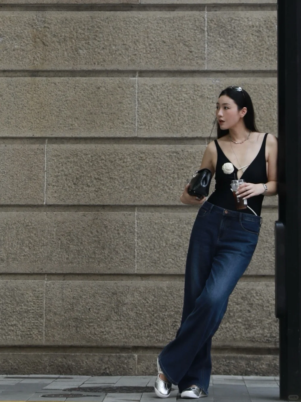 高温街头穿衣自由