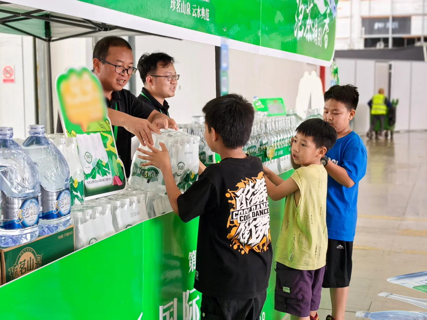 ?三大展会精彩ing，来见面，就送你喝水！