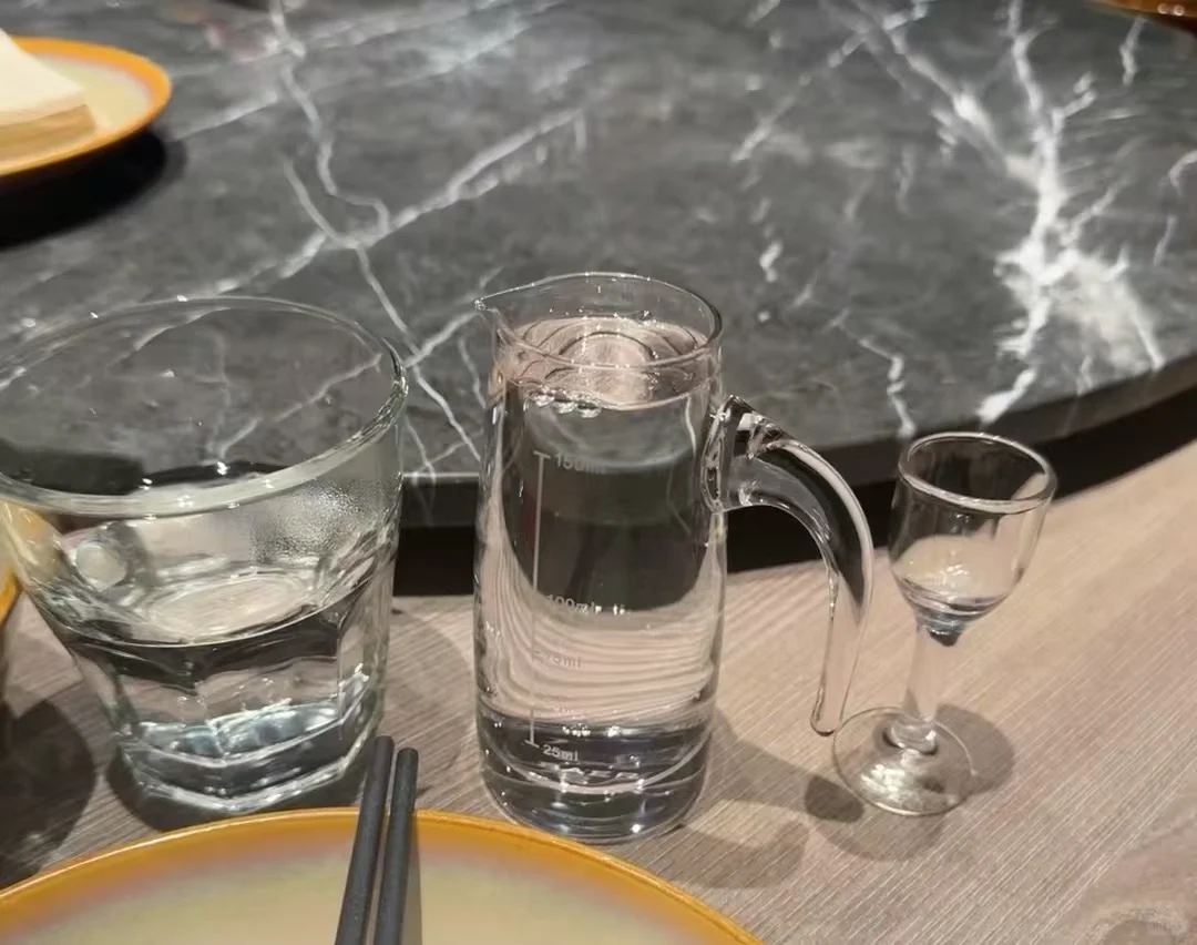 中年少妇日常爱好 喝点白酒