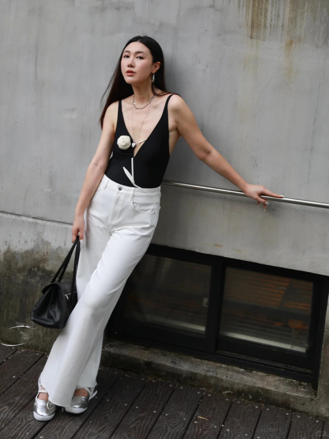 高温街头穿衣自由