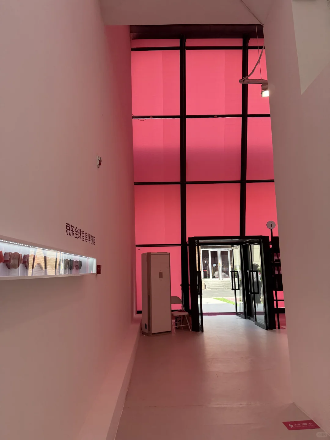 没想到在798见到如此审美荒诞的大厂展览