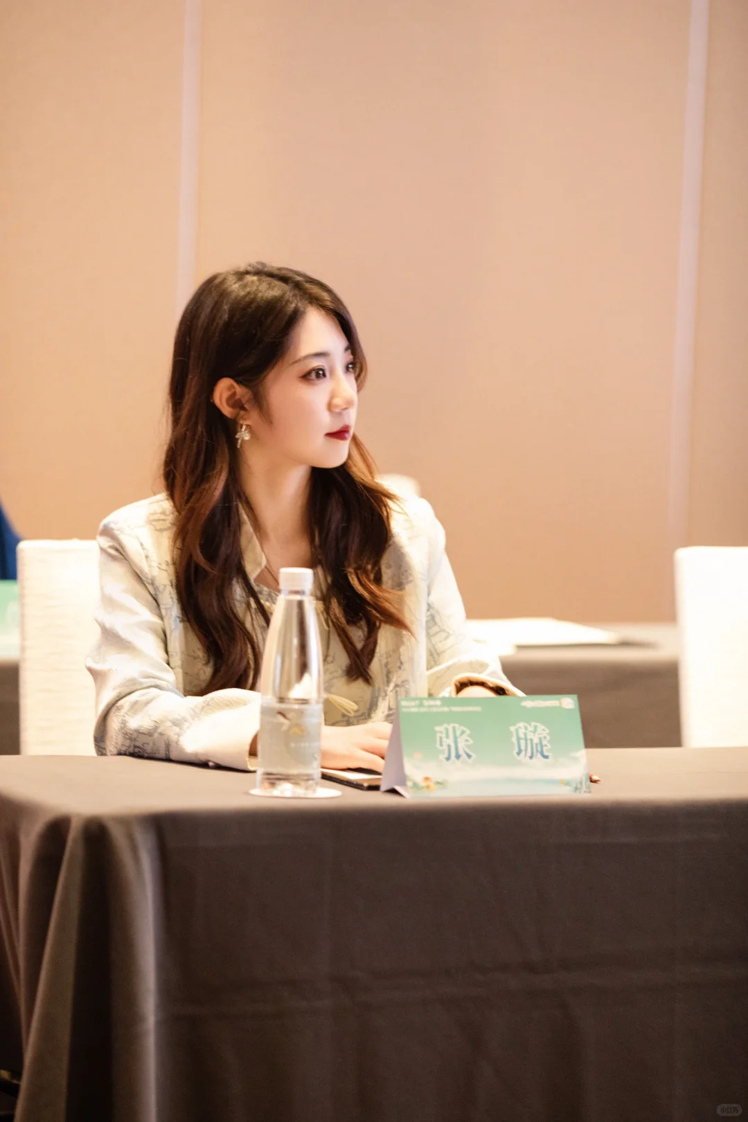 也是出息了 参会了?