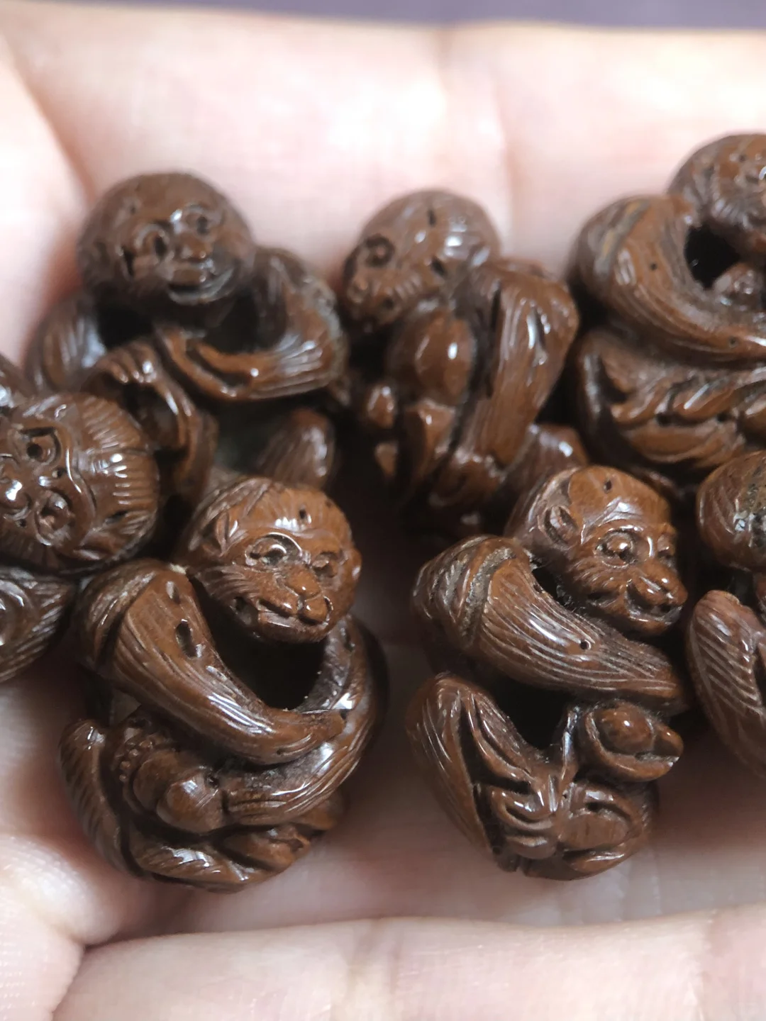 1999年文物展销会上买的一组清代桃核镂空雕