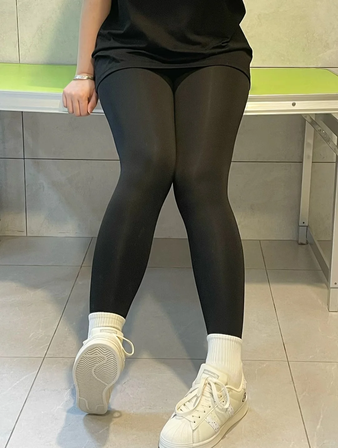 瑜伽裤yyds、黑色瑜伽裤搭配小白袜