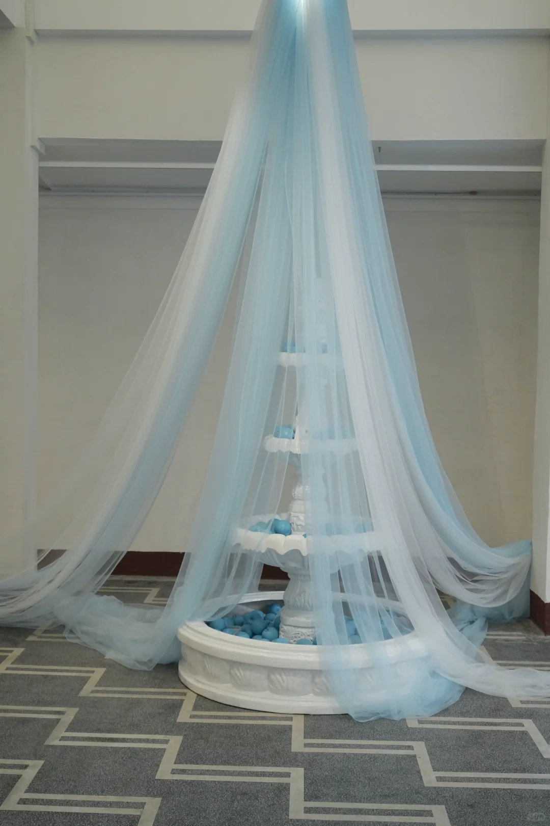 一个用蓝色讲幸福的展览，适合美陈人参考