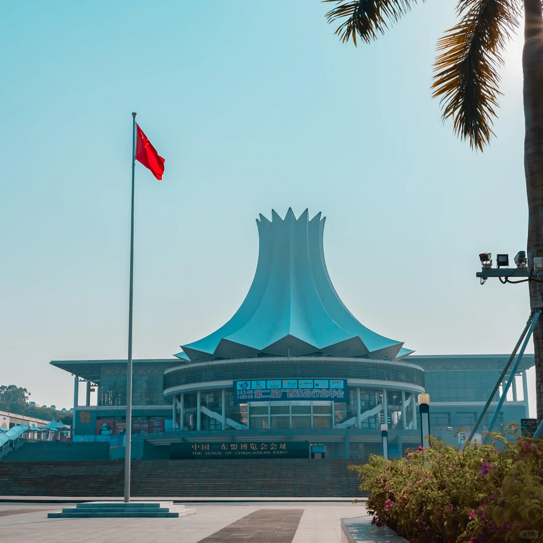 （21/100）久违的阳光，这里是会展中心?