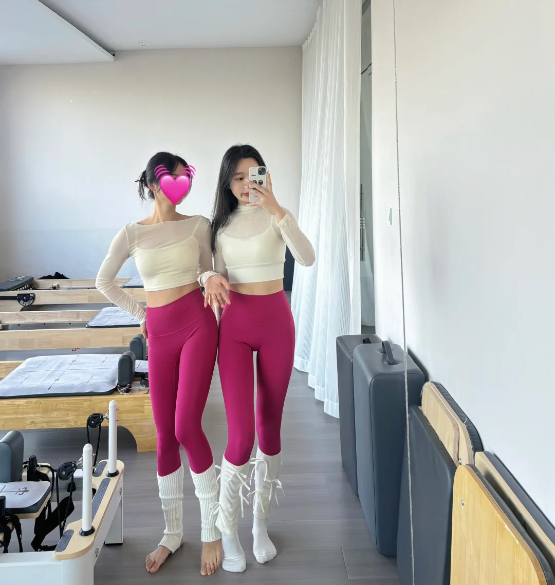 15套姐妹多巴胺瑜伽穿搭?瑜伽就这么穿！