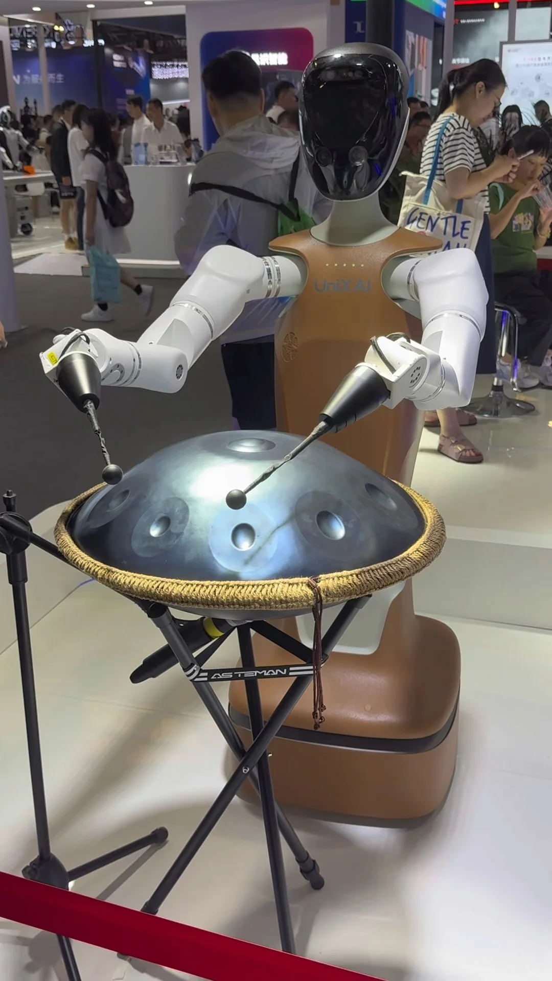 来上海看人工智能大会前喝了蜜雪怎么办？