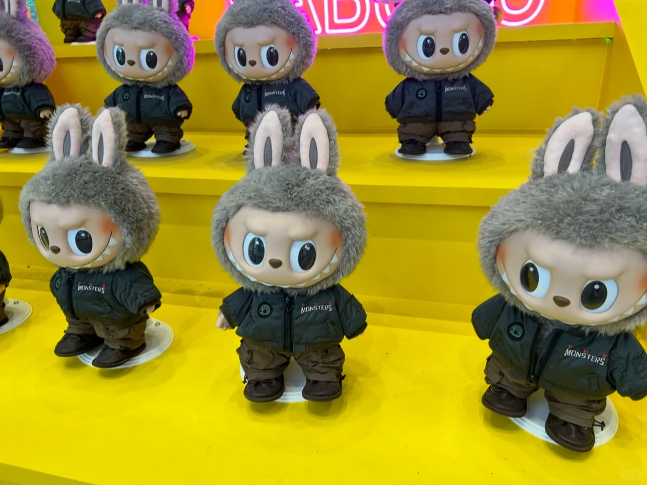 这是Labubu 拉布布展览?